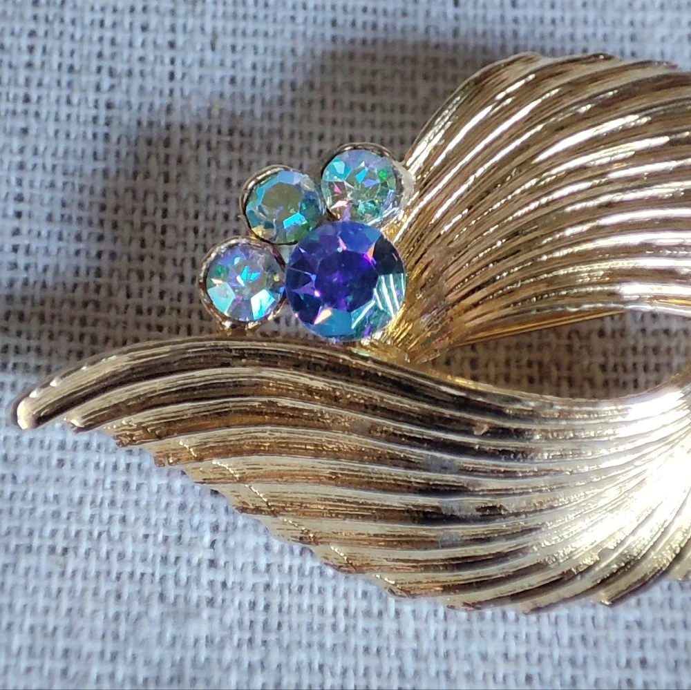 Vintage Light Blue Clear Aurora Borealis Gold Tone Rhodium Unsigned Brooch 1950s